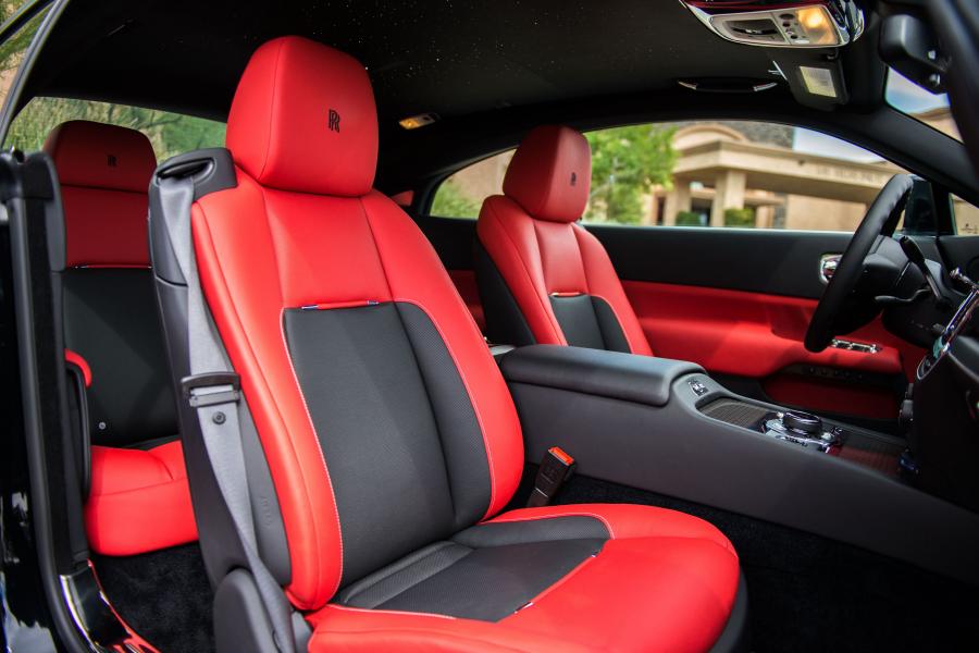 Интерьер Rolls-Royce Wraith Black Badge 2016 года  (NA) (фото 4 из 30)